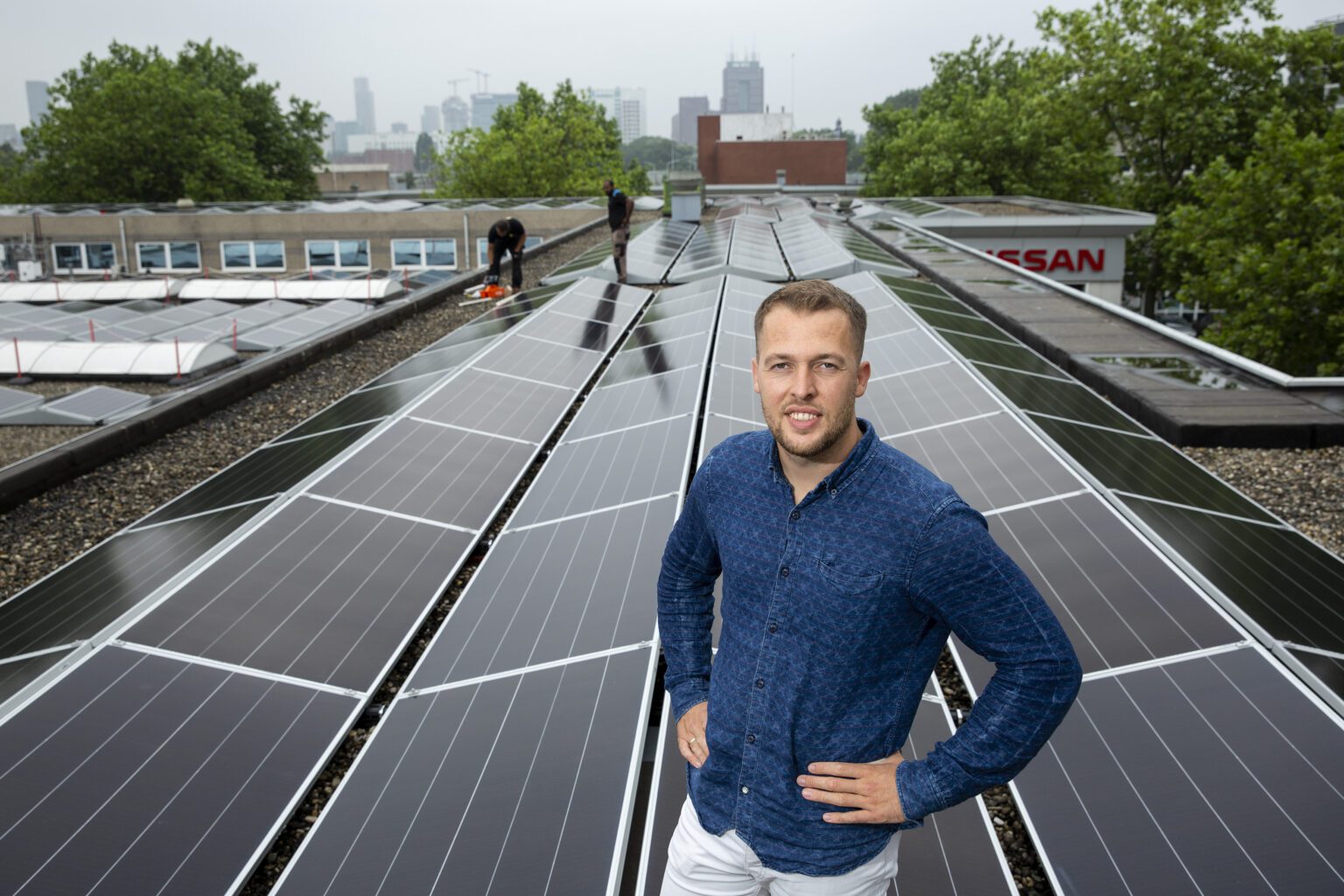 SolarCity Den Haag begeleidt ondernemers bij de aanschaf van zonnepanelen. Jelle Beekhuis van Renault Zeeuw & Zeeuw: ‘Dit neemt ons veel werk uit handen.’